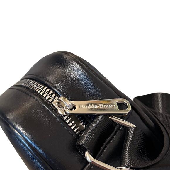 Buckle Down Rick and Morty Lenticular Face Expression Applique Crossbody - Picture 3 of 6